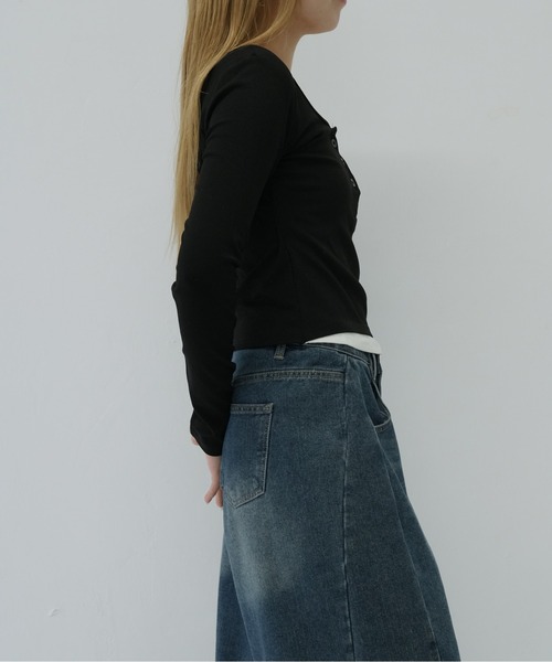 Enewd nina（エニュードニーナ）の「バイカラーレイヤード風トップス（Tシャツ/カットソー・レディース・ブラック/カーキ・FREE）」の22枚目の写真