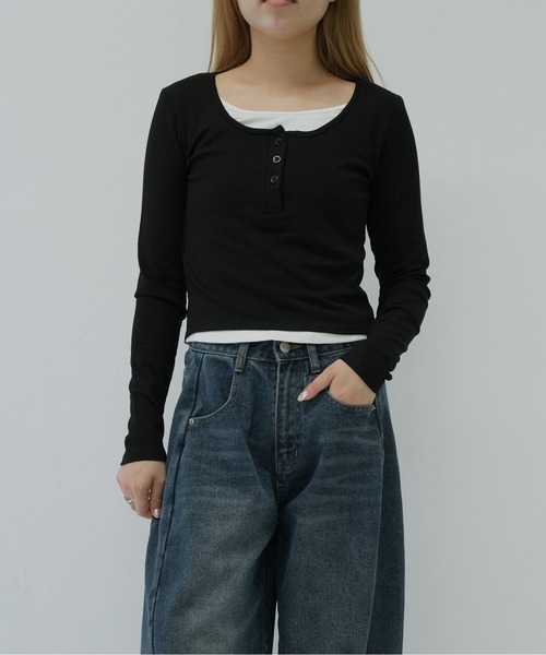 Enewd nina（エニュードニーナ）の「バイカラーレイヤード風トップス（Tシャツ/カットソー・レディース・ブラック/カーキ・FREE）」の4枚目の写真