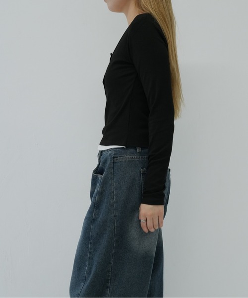 Enewd nina（エニュードニーナ）の「バイカラーレイヤード風トップス（Tシャツ/カットソー・レディース・ブラック/カーキ・FREE）」の11枚目の写真