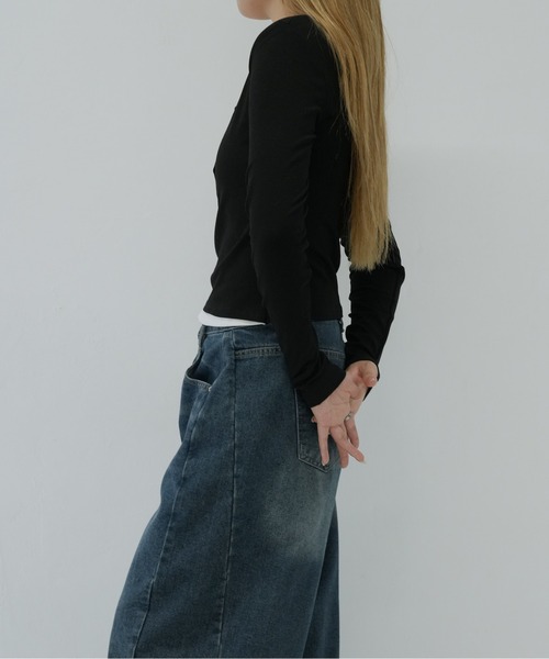 Enewd nina（エニュードニーナ）の「バイカラーレイヤード風トップス（Tシャツ/カットソー・レディース・ブラック/カーキ・FREE）」の13枚目の写真