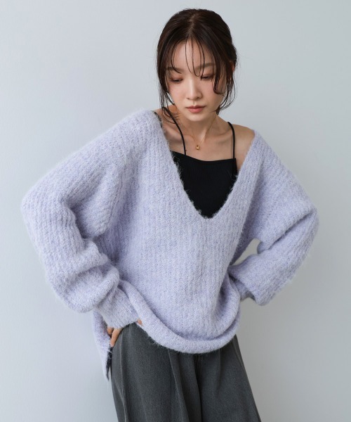 Bab(バブ)の「ワイドVネックルーズニットプルオーバー(ニット/セーター・レディース・オフホワイト/グレー/パープル・FREE)」の3枚目の写真