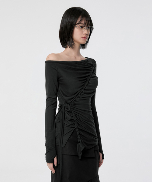 FLAREUP(フレアアップ)の「Handmade Twisted One-Shoulder Long Sleeve (FL-117_Black)(Tシャツ/カットソー・レディース・ブラック・FREE)」の4枚目の写真