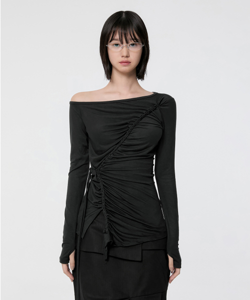FLAREUP(フレアアップ)の「Handmade Twisted One-Shoulder Long Sleeve (FL-117_Black)(Tシャツ/カットソー・レディース・ブラック・FREE)」の5枚目の写真