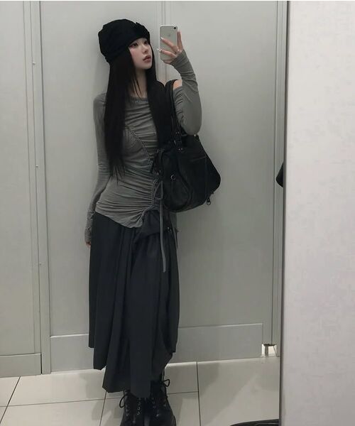 FLAREUP(フレアアップ)の「Handmade Twisted One-Shoulder Long Sleeve (FL-117_Black)(Tシャツ/カットソー・レディース・ブラック・FREE)」の12枚目の写真