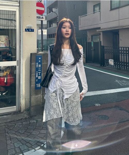 FLAREUP(フレアアップ)の「Handmade Twisted One-Shoulder Long Sleeve (FL-117_Black)(Tシャツ/カットソー・レディース・ブラック・FREE)」の18枚目の写真