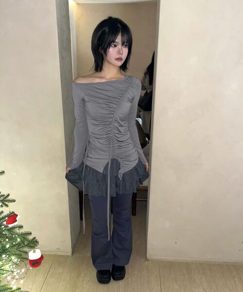 FLAREUP(フレアアップ)の「Handmade Twisted One-Shoulder Long Sleeve (FL-117_Black)(Tシャツ/カットソー・レディース・ブラック・FREE)」の19枚目の写真