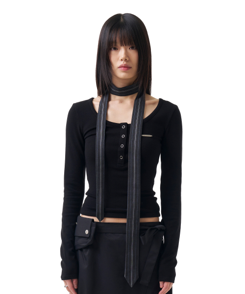 IUGAMAKARAS(イウガマカラス)の「Button Fitted Top (Black)(Tシャツ/カットソー・レディース・その他・FREE)」の1枚目の写真