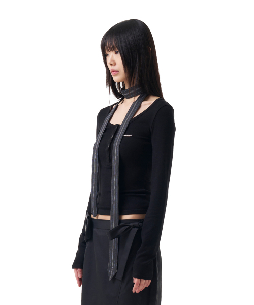 IUGAMAKARAS(イウガマカラス)の「Button Fitted Top (Black)(Tシャツ/カットソー・レディース・その他・FREE)」の4枚目の写真