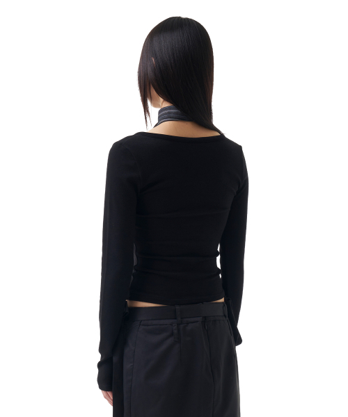 IUGAMAKARAS(イウガマカラス)の「Button Fitted Top (Black)(Tシャツ/カットソー・レディース・その他・FREE)」の6枚目の写真