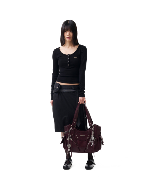 IUGAMAKARAS(イウガマカラス)の「Button Fitted Top (Black)(Tシャツ/カットソー・レディース・その他・FREE)」の8枚目の写真