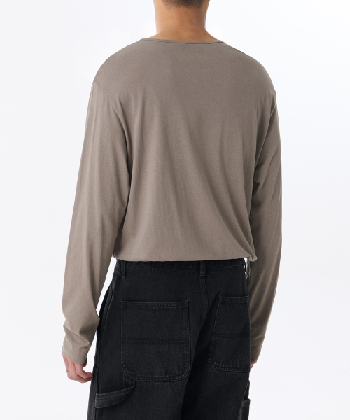 MUSINSA STANDARD（ムシンサスタンダード）の「リラックスドライトウェイトCRスcoopネック長袖Tシャツ[トープ]（Tシャツ/カットソー・メンズ・その他・SMALL/MEDIUM/LARGE/X-LARGE/XX-LARGE/XXX-LARGE）」の2枚目の写真