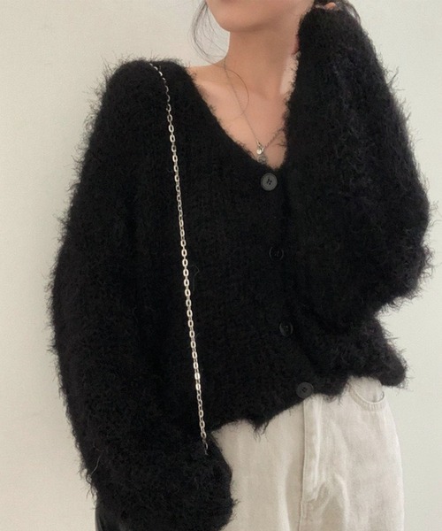 GLAMOROUS JANE(グラマラスジェーン)の「Vネックシャギーニットカーディガン(カーディガン/ボレロ・レディース・ホワイト/グレー/ブラック・FREE)」の2枚目の写真