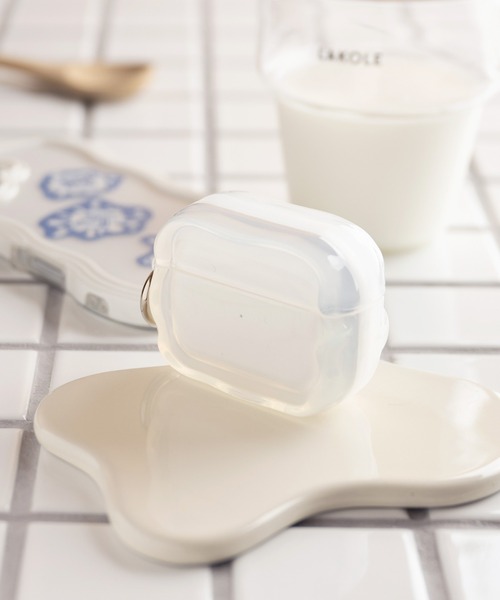 Hamee(ハミィ)の「AirPods Pro(第3/2/1世代)/AirPods(第4世代) 専用 PHONEAR なみ型 AirPods ケース macaron(ヘッドフォン/イヤホン・レディース・ブラック/ブルー/イエロー/ミント/ラベンダー/ホワイト/ピンク・B/A4/C)」の2枚目の写真