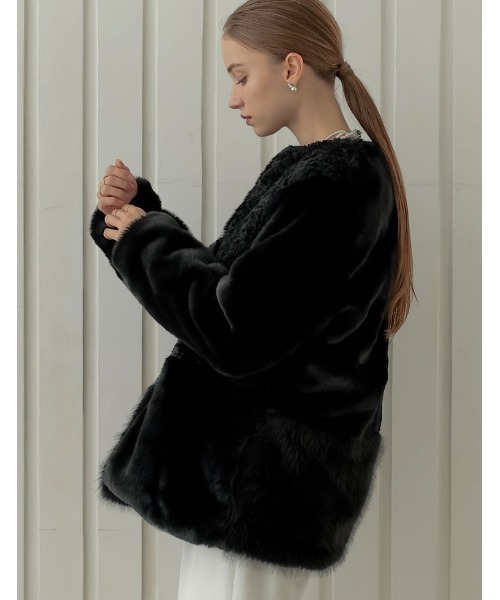 MEISM（ミズム）の「[2025-26 WINTER COLLECTION][MEISM by Re:EDIT]パッチワークボアファーノーカラーミドルコート（ノーカラージャケット・レディース・ブラック/オフホワイト・MEDIUM/LARGE）」の4枚目の写真