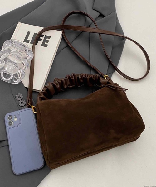 TONE SELECT GOODS（トーンセレクトグッズ）の「Liaa/スエード 2way ショルダーバッグ A18720（ショルダーバッグ・レディース・ブラウン/ダークブラウン/ブラック・FREE）」の7枚目の写真