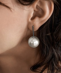先端パールのバーピアス