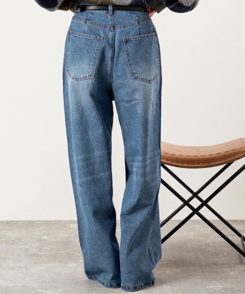 MILLION CARATS（ミリオンカラッツ）の「【差し色ポケットでこなれ見え】ワイドなのにすっきり細見え。リラクシーな穿き心地で気分は軽やか！体型カバーも叶う大人カジュアルなワイドデニム。（デニムパンツ・レディース・ブルー/グレー・FREE）」の5枚目の写真