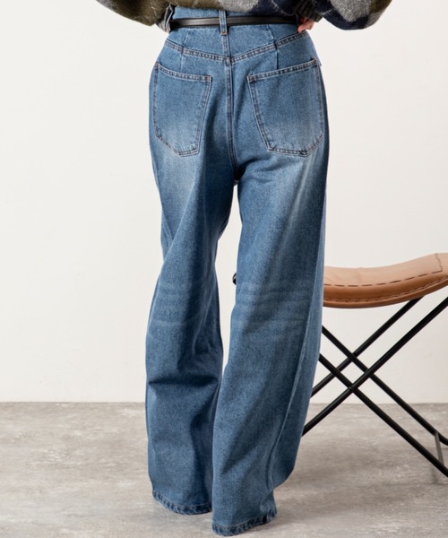 MILLION CARATS（ミリオンカラッツ）の「【差し色ポケットでこなれ見え】ワイドなのにすっきり細見え。リラクシーな穿き心地で気分は軽やか！体型カバーも叶う大人カジュアルなワイドデニム。（デニムパンツ・レディース・ブルー/グレー・FREE）」の7枚目の写真