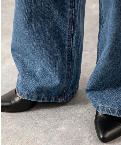 MILLION CARATS（ミリオンカラッツ）の「【差し色ポケットでこなれ見え】ワイドなのにすっきり細見え。リラクシーな穿き心地で気分は軽やか！体型カバーも叶う大人カジュアルなワイドデニム。（デニムパンツ・レディース・ブルー/グレー・FREE）」の12枚目の写真