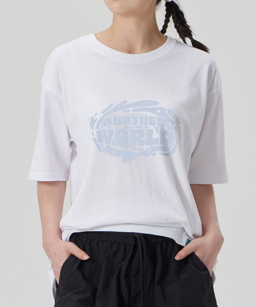 ASTRAL PROJECTION（アストラルプロジェクション）の「[アナザーワールド]コットンルーズフィット半袖Tシャツ_ホワイト（Tシャツ/カットソー・メンズ・その他・MEDIUM/LARGE/X-LARGE/XX-LARGE）」の3枚目の写真