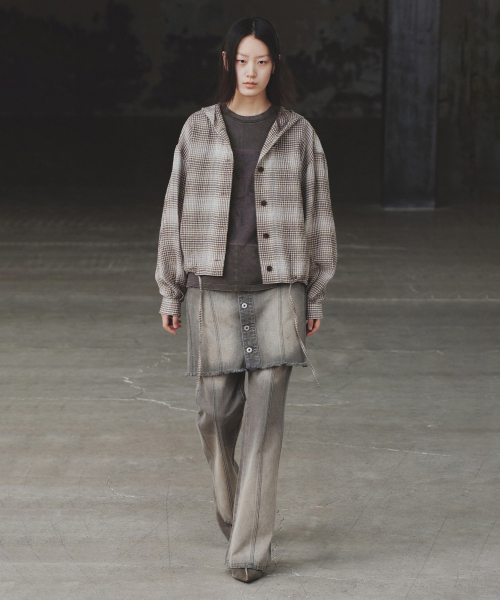 INSILENCE WOMEN（インサイレンスウーマン）の「ディバイドデニムスカートASH GREY（スカート・レディース・その他・SMALL/MEDIUM/LARGE）」の5枚目の写真