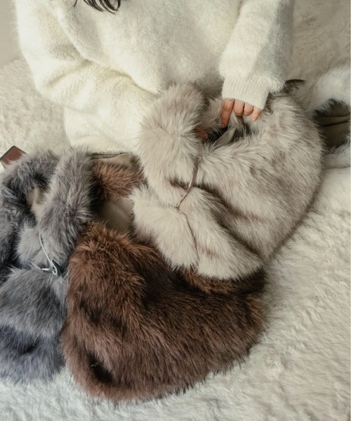 on:nue（オンニュ）の「【on:nue】[選べる4色展開] フェイクファー ポーチ付きトートバッグ（ショルダーバッグ・レディース・アイボリー/グレー/ベージュ/ブラウン・FREE）」の5枚目の写真