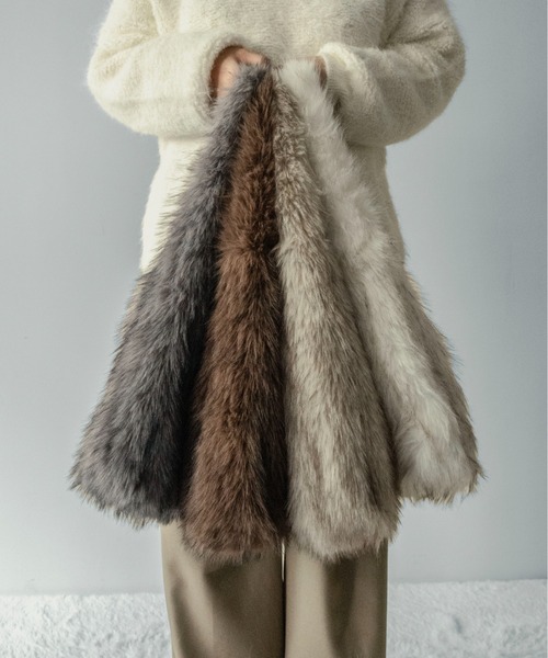 on:nue（オンニュ）の「【on:nue】[選べる4色展開] フェイクファー ポーチ付きトートバッグ（ショルダーバッグ・レディース・アイボリー/グレー/ベージュ/ブラウン・FREE）」の6枚目の写真