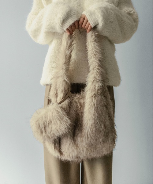 on:nue（オンニュ）の「【on:nue】[選べる4色展開] フェイクファー ポーチ付きトートバッグ（ショルダーバッグ・レディース・アイボリー/グレー/ベージュ/ブラウン・FREE）」の7枚目の写真