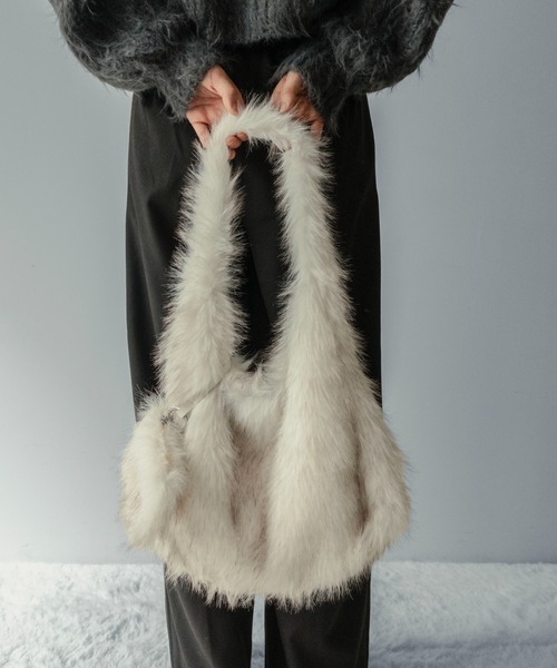 on:nue（オンニュ）の「【on:nue】[選べる4色展開] フェイクファー ポーチ付きトートバッグ（ショルダーバッグ・レディース・アイボリー/グレー/ベージュ/ブラウン・FREE）」の13枚目の写真