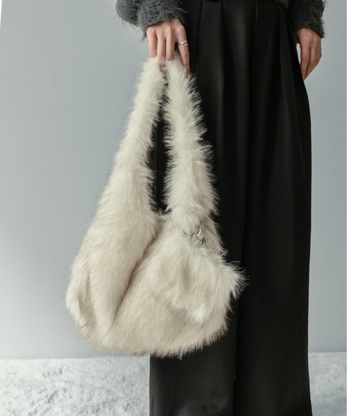 on:nue（オンニュ）の「【on:nue】[選べる4色展開] フェイクファー ポーチ付きトートバッグ（ショルダーバッグ・レディース・アイボリー/グレー/ベージュ/ブラウン・FREE）」の14枚目の写真