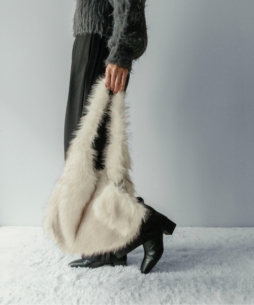 on:nue（オンニュ）の「【on:nue】[選べる4色展開] フェイクファー ポーチ付きトートバッグ（ショルダーバッグ・レディース・アイボリー/グレー/ベージュ/ブラウン・FREE）」の15枚目の写真