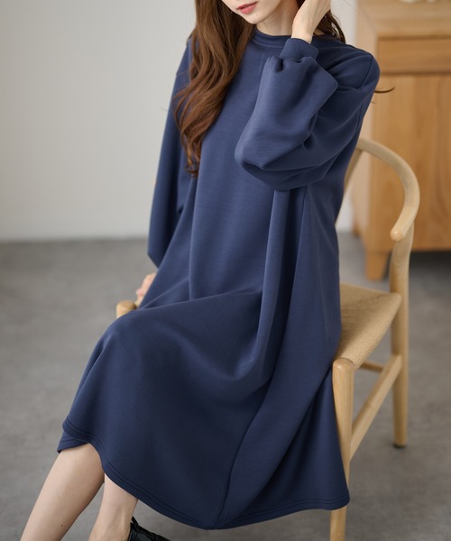 DAYRA(デイラ)の「ボリューム袖 クルーネック フレア ロング ワンピース(ワンピース・レディース・ブラック/ダークグレー/ネイビー・FREE)」の12枚目の写真