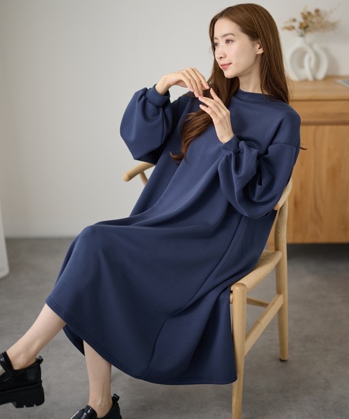 DAYRA(デイラ)の「ボリューム袖 クルーネック フレア ロング ワンピース(ワンピース・レディース・ブラック/ダークグレー/ネイビー・FREE)」の13枚目の写真