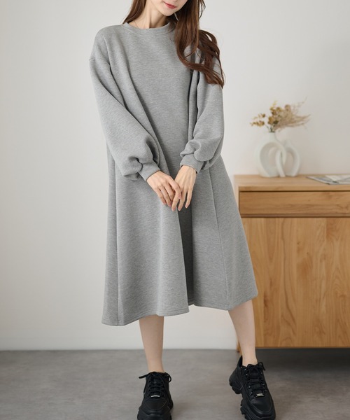 DAYRA(デイラ)の「ボリューム袖 クルーネック フレア ロング ワンピース(ワンピース・レディース・ブラック/ダークグレー/ネイビー・FREE)」の14枚目の写真