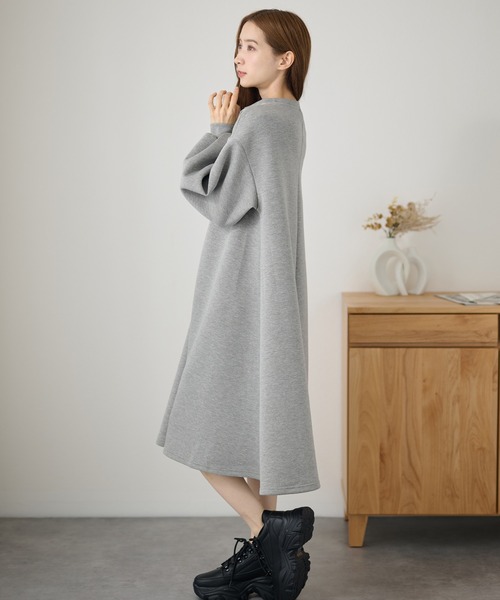 DAYRA(デイラ)の「ボリューム袖 クルーネック フレア ロング ワンピース(ワンピース・レディース・ブラック/ダークグレー/ネイビー・FREE)」の18枚目の写真