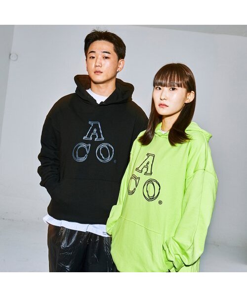 APOSTROPHE COMMA(アポストロフィコンマ)の「ACOロゴフードパーカー(ライム/チャコール)(パーカー・レディース・ライム・LARGE/MEDIUM)」の3枚目の写真