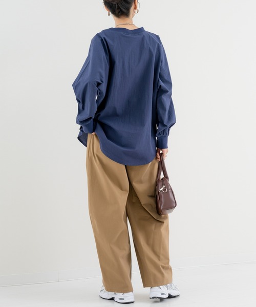 refinedworks(リファインドワークス)の「【refinedworks】 ゆるっと 纏える 抜け感トップス(Tシャツ/カットソー・レディース・ネイビー/グレー・FREE)」の13枚目の写真