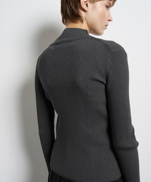 LANVIN en Bleu(ランバンオンブルー)の「ラメジップアップリブニット(ニット/セーター・レディース・グレー/チャコールグレー/ベージュ・38)」の17枚目の写真