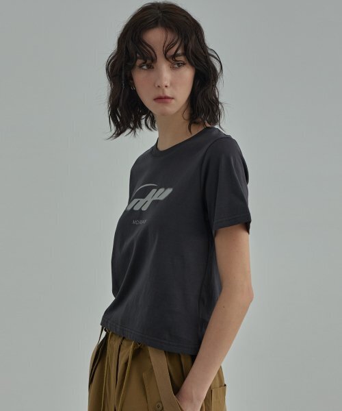 MOIREMOA(モアレモア)の「MM crop tee-charcoal(Tシャツ/カットソー・レディース・チャコール・FREE)」の4枚目の写真