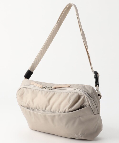 ARC'TERYX(アークテリクス)の「ARC'TERYX/アークテリクス 販路限定 Heliad Crossbody(ショルダーバッグ・メンズ・ベージュ・ONE SIZE)」の5枚目の写真
