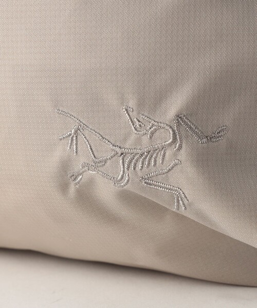 ARC'TERYX(アークテリクス)の「ARC'TERYX/アークテリクス 販路限定 Heliad Crossbody(ショルダーバッグ・メンズ・ベージュ・ONE SIZE)」の6枚目の写真