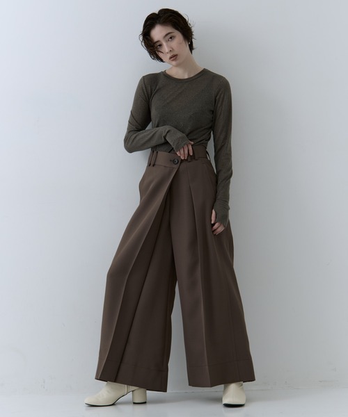 STUDIOUS(ステュディオス)の「【STUDIOUS/ステュディオス】Asymmetric Tucked Flare Trousers/アシンメトリックタックドフレアトラウザーズ/スラックス(その他パンツ・レディース・ブラック/ベージュ・1/2)」の18枚目の写真