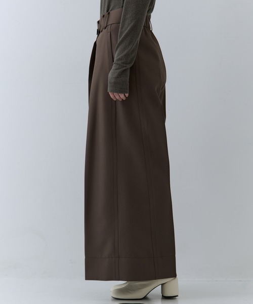 STUDIOUS（ステュディオス）の「【STUDIOUS/ステュディオス】Asymmetric Tucked Flare Trousers/アシンメトリックタックドフレアトラウザーズ/スラックス（その他パンツ・レディース・ブラック/ベージュ・1/2）」の5枚目の写真