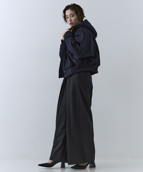 STUDIOUS(ステュディオス)の「【STUDIOUS/ステュディオス】Asymmetric Tucked Flare Trousers/アシンメトリックタックドフレアトラウザーズ/スラックス(その他パンツ・レディース・ブラック/ベージュ・1/2)」の11枚目の写真
