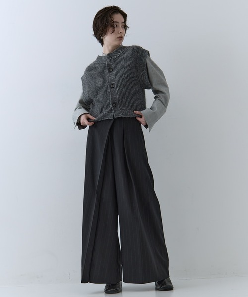 STUDIOUS(ステュディオス)の「【STUDIOUS/ステュディオス】Asymmetric Tucked Flare Trousers/アシンメトリックタックドフレアトラウザーズ/スラックス(その他パンツ・レディース・ブラック/ベージュ・1/2)」の13枚目の写真