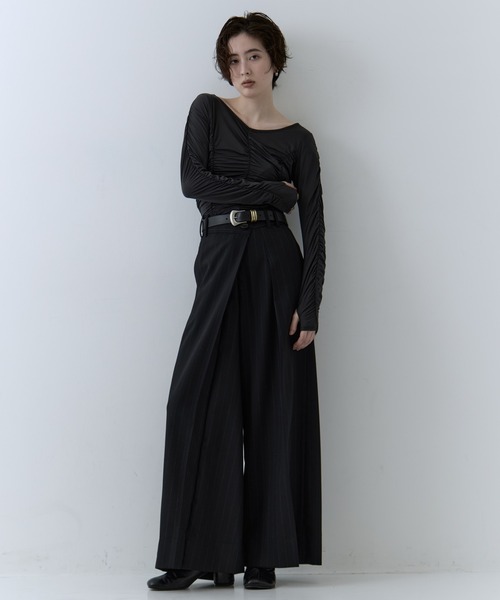 STUDIOUS(ステュディオス)の「【STUDIOUS/ステュディオス】Asymmetric Tucked Flare Trousers/アシンメトリックタックドフレアトラウザーズ/スラックス(その他パンツ・レディース・ブラック/ベージュ・1/2)」の14枚目の写真