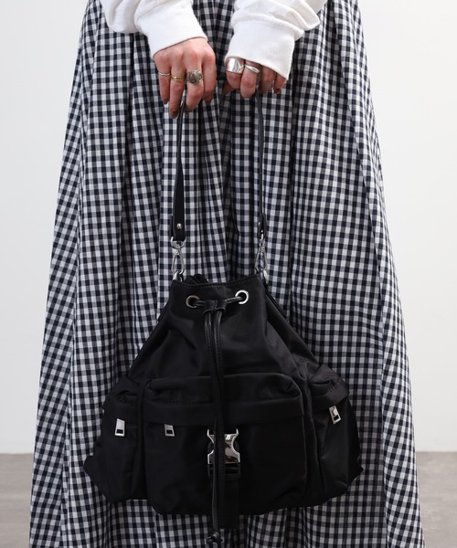 crossi(クロッシー)の「ドローストリング巾着型ナイロンショルダーバッグ(ショルダーバッグ・レディース・ピンク/オリーブ/ブラック/グレー・FREE)」の12枚目の写真