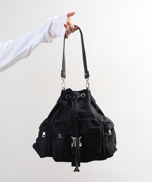 crossi(クロッシー)の「ドローストリング巾着型ナイロンショルダーバッグ(ショルダーバッグ・レディース・ピンク/オリーブ/ブラック/グレー・FREE)」の17枚目の写真