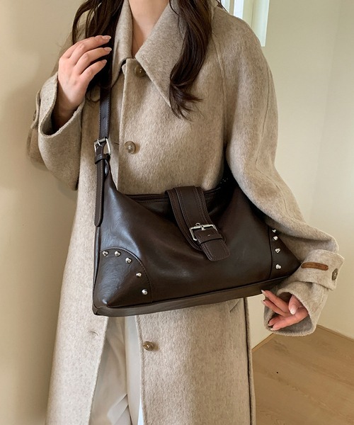 LA VORAGINE（ラ ヴォラジネ）の「レトロなバックルとリベット飾りのショルダーバッグ（ショルダーバッグ・レディース・ブラウン/ブラック/ブラウン系その他/ワイン・FREE）」の6枚目の写真