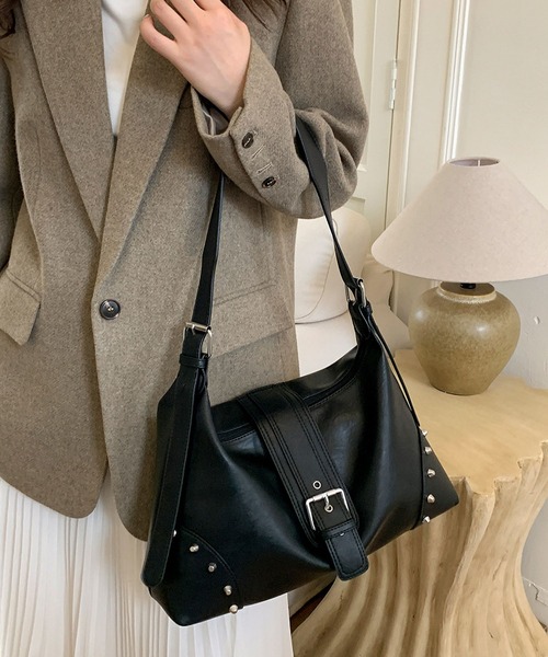 LA VORAGINE（ラ ヴォラジネ）の「レトロなバックルとリベット飾りのショルダーバッグ（ショルダーバッグ・レディース・ブラウン/ブラック/ブラウン系その他/ワイン・FREE）」の16枚目の写真